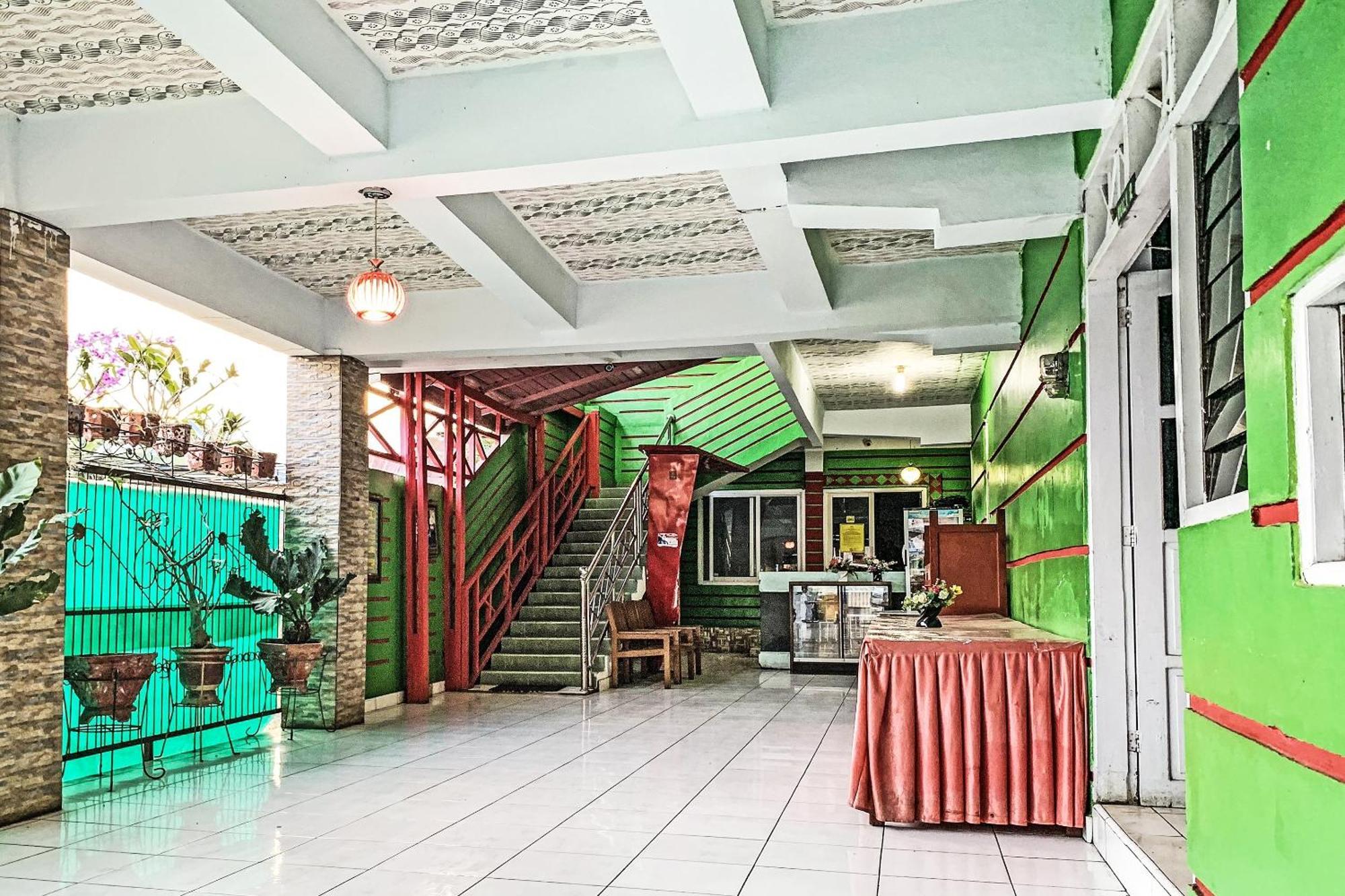 Oyo 91757 Surya Hotelneartaman Anggrek Pkk Watansoppeng Lalabata Luaran gambar